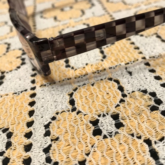 🌟SALE🌟Kids checkerboard frames - Picture 4 of 5